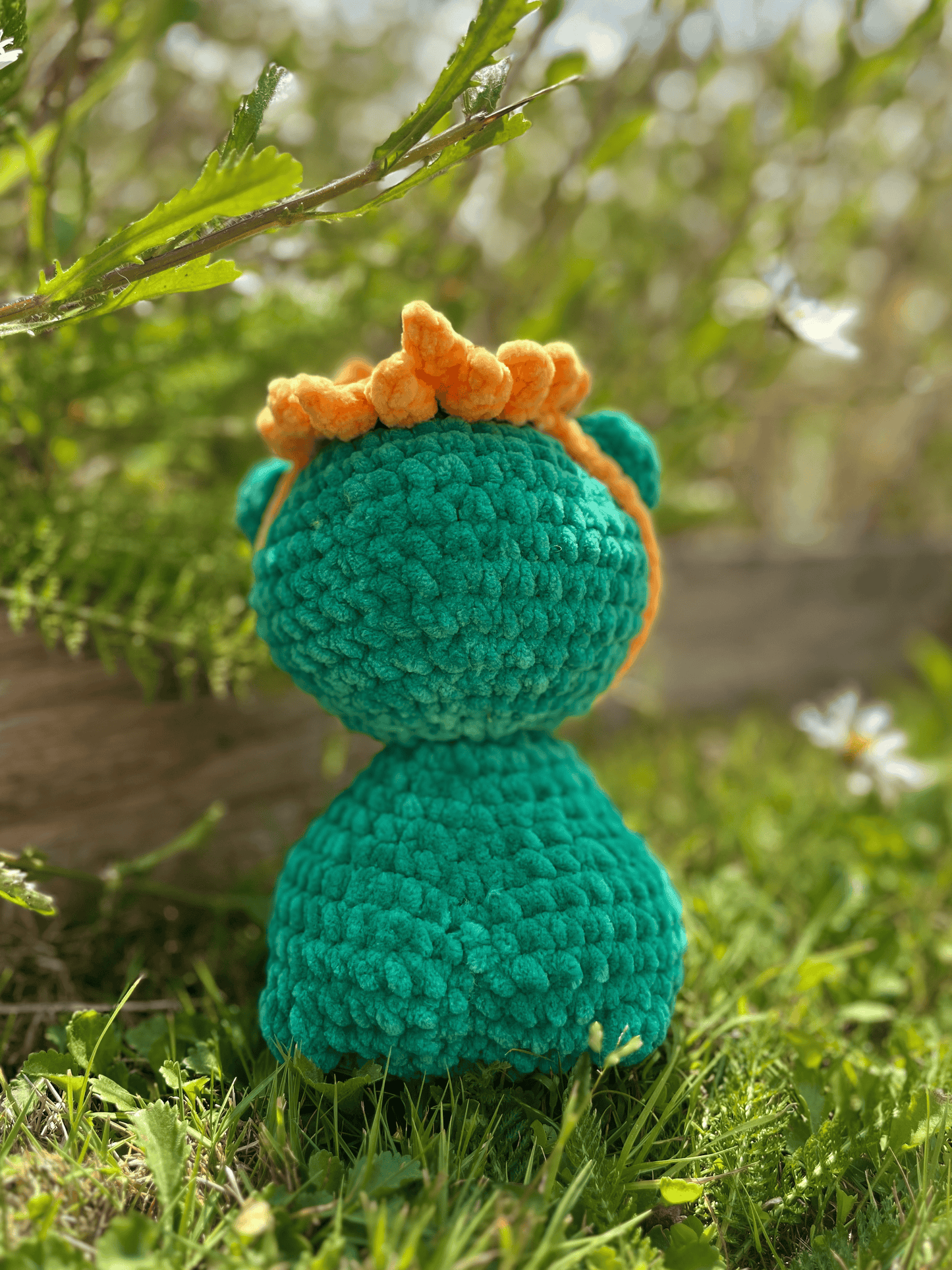 Chunky handmade crochet frog plush with sunhat, soft frog stuffed toy and cottagecore crochet gift