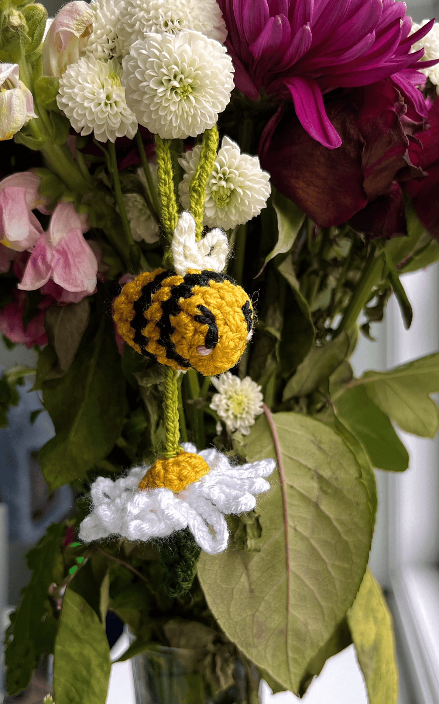 Bee&Daisy Keychain