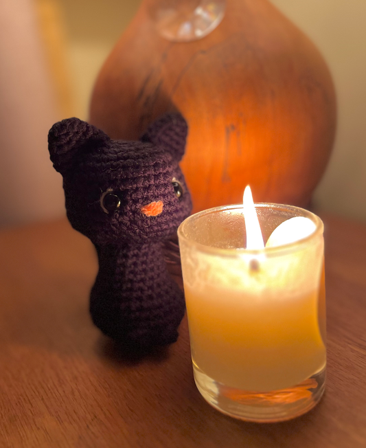 Witchy black cat crochet plush, mini Halloween display toy and handmade desk companion
