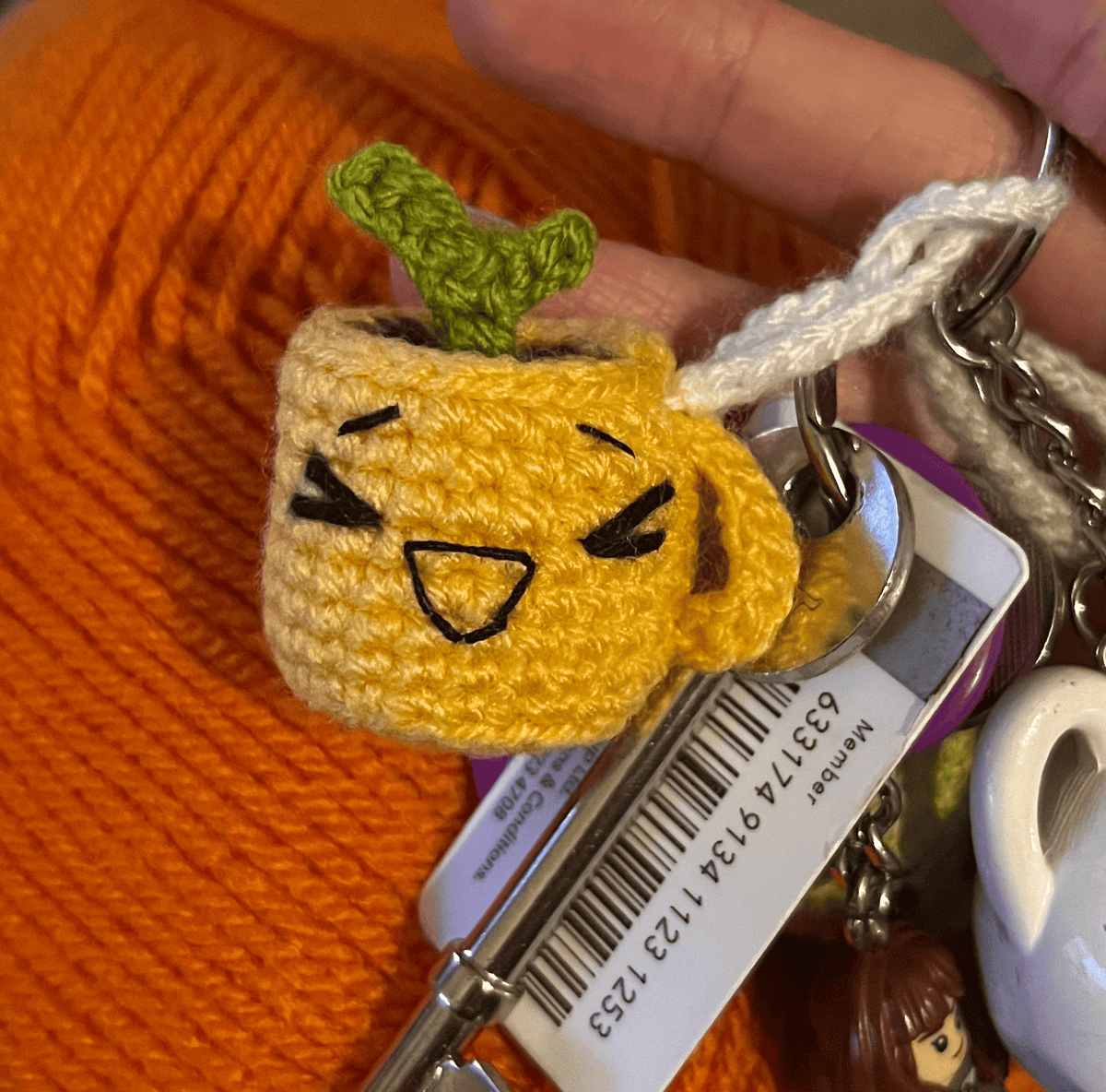 Handmade crochet emoji pumpkin coffee cup keychain, cute Halloween accessory, autumn coffee bag charm and pumpkin keyring