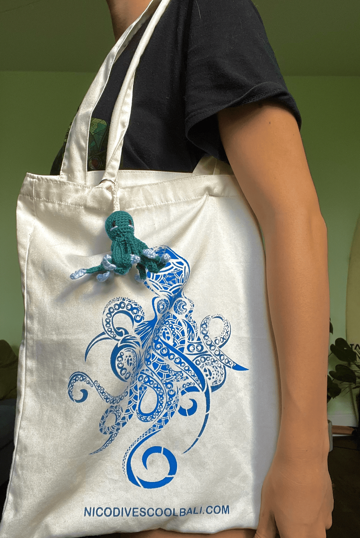 Handmade crochet octopus keychain Caribbean Reef Octopus East Pacific Red Octopus ocean bag charm marine life crochet accessory UK