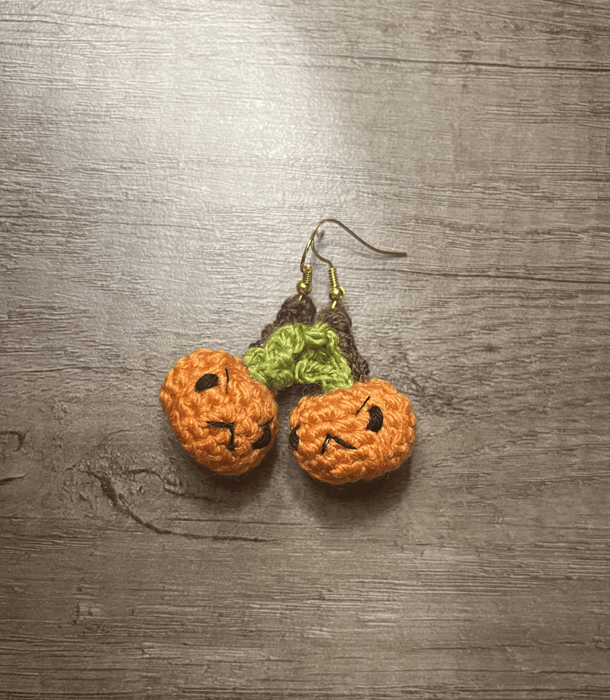 Cute handmade crochet emoji pumpkin earrings, Halloween jewellery, autumn accessories and pumpkin-themed crochet earrings UK