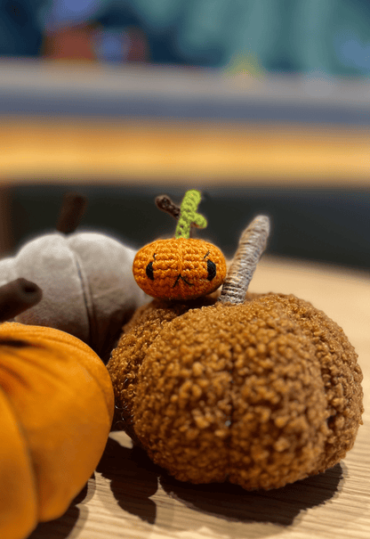 Cute handmade crochet pumpkin keychain emoji Halloween accessory pumpkin keyring spooky autumn bag charm UK