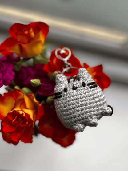 Handmade crochet Pusheen keyring, cute Pusheen cat keychain, kawaii crochet accessory and character bag charm