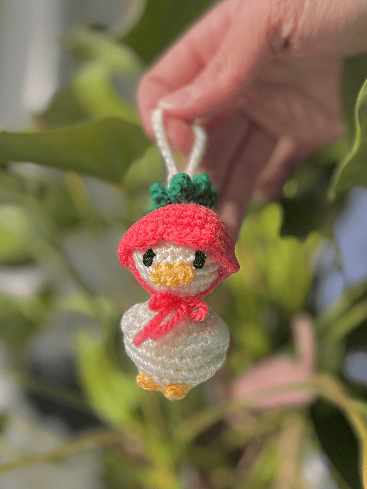 Mini duckling crochet keychain with flower hat, cute Easter accessory and handmade spring bag charm available in three sizes
