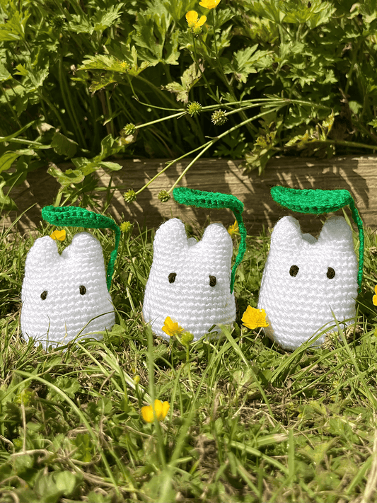 White Totoro crochet keychains in small, medium and large sizes, Studio Ghibli My Neighbour Totoro accessories