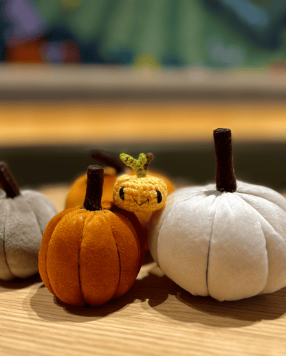 Cute handmade crochet pumpkin keychain emoji Halloween accessory pumpkin keyring spooky autumn bag charm UK